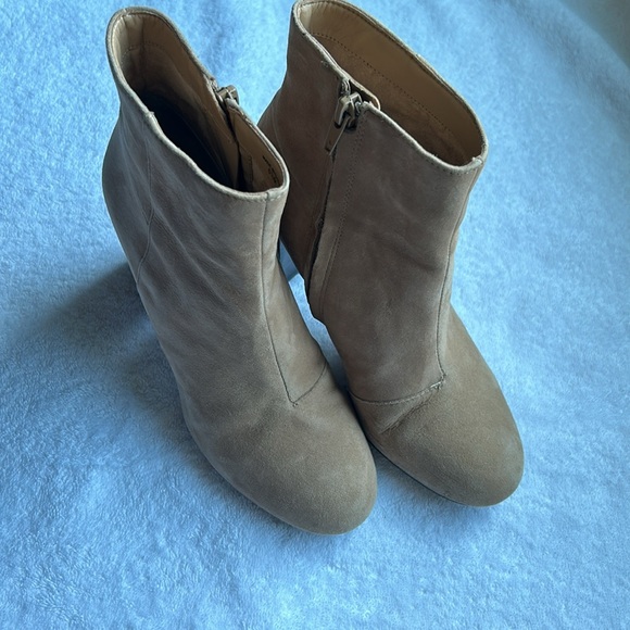Banana Republic Cream Suede Ankle Boots - Picture 2 of 10